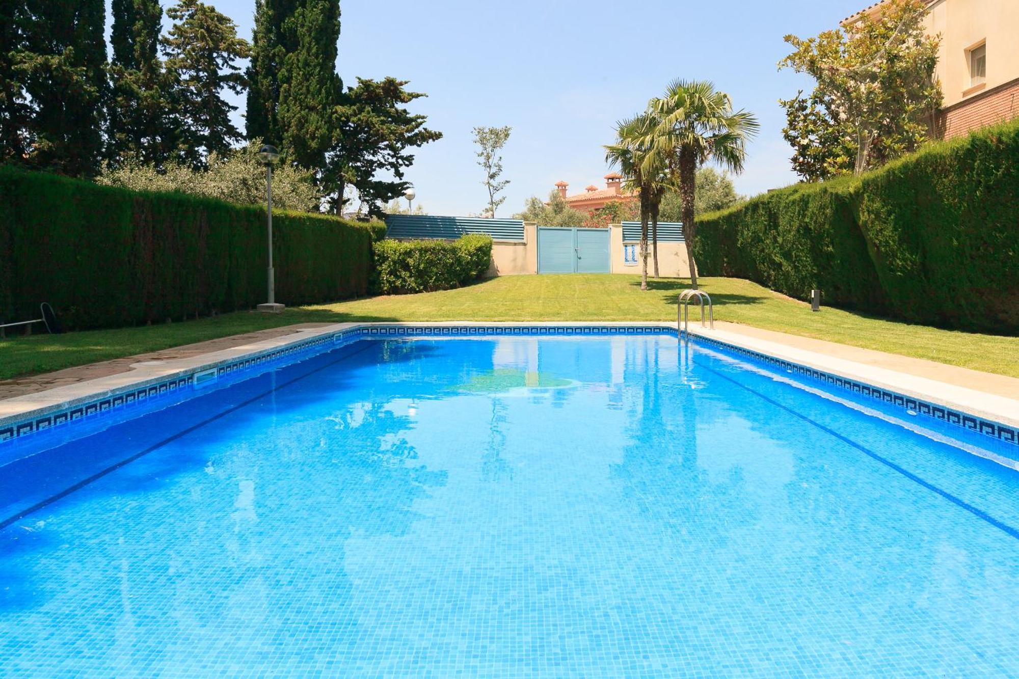 Uhc Els Pins Apartments Salou Exterior photo