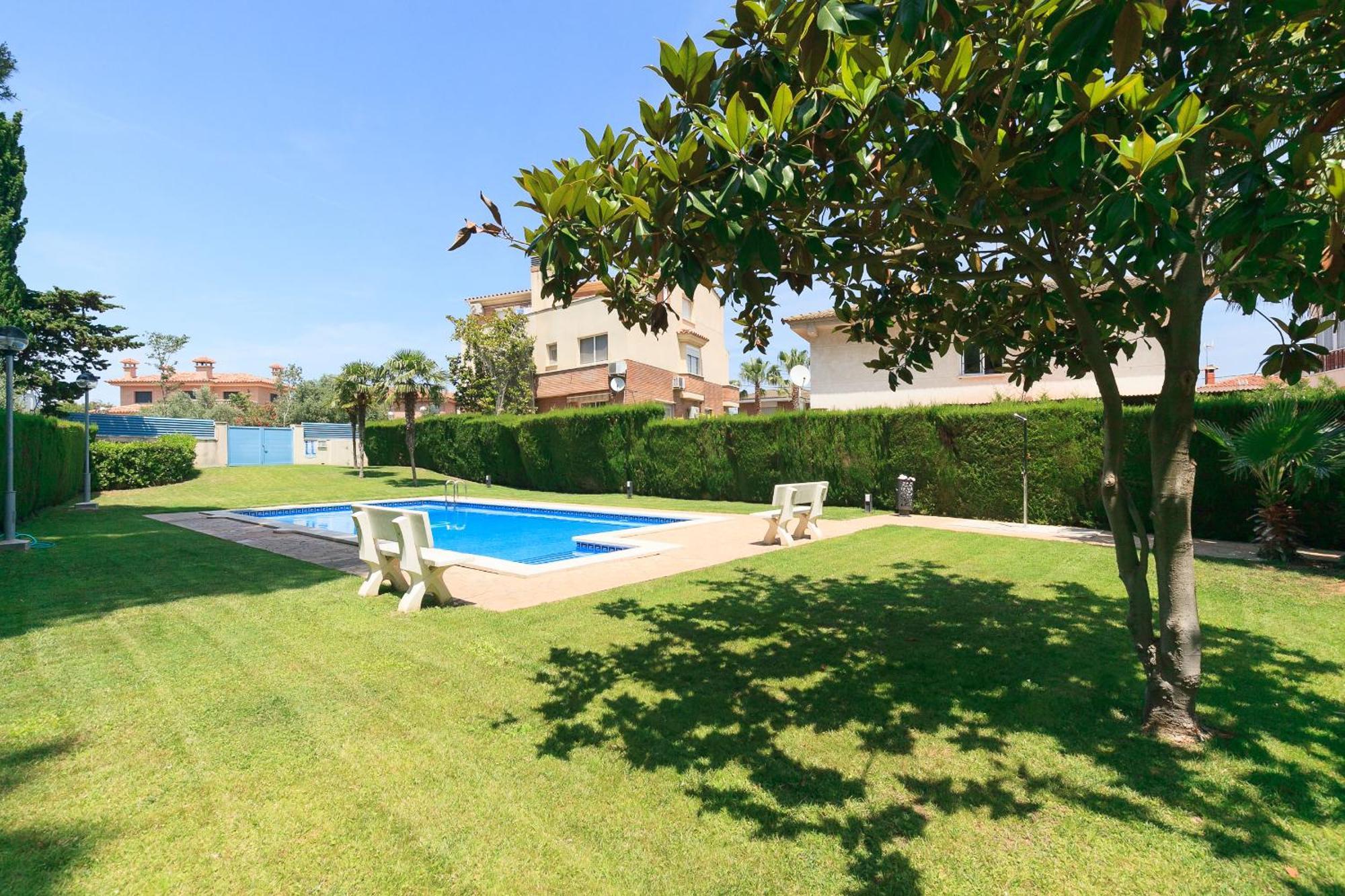 Uhc Els Pins Apartments Salou Exterior photo