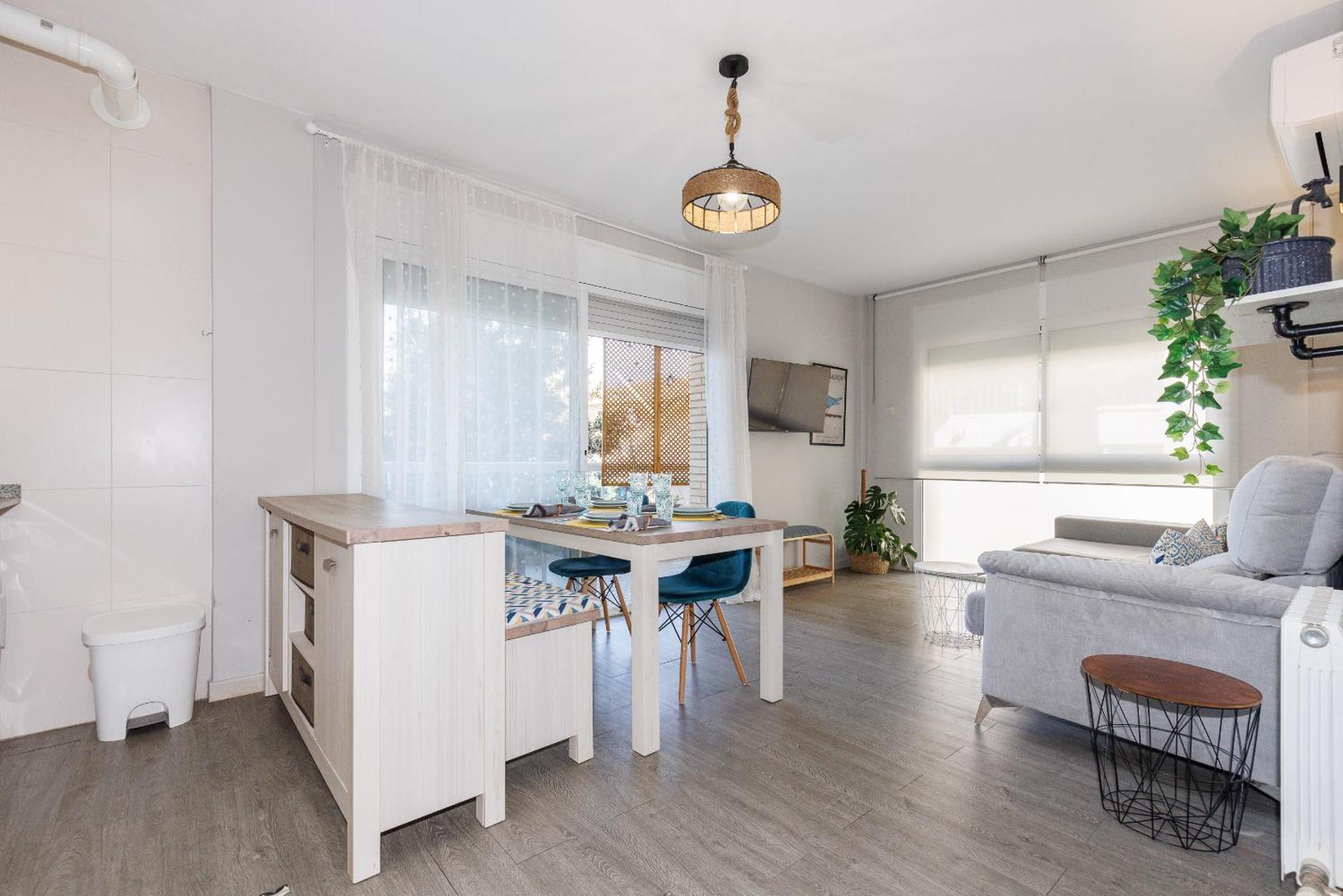 Uhc Els Pins Apartments Salou Room photo